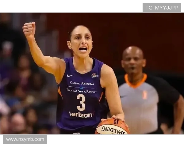 洛杉矶火花队与水星队激战正酣决战WNBA季后赛精彩回顾